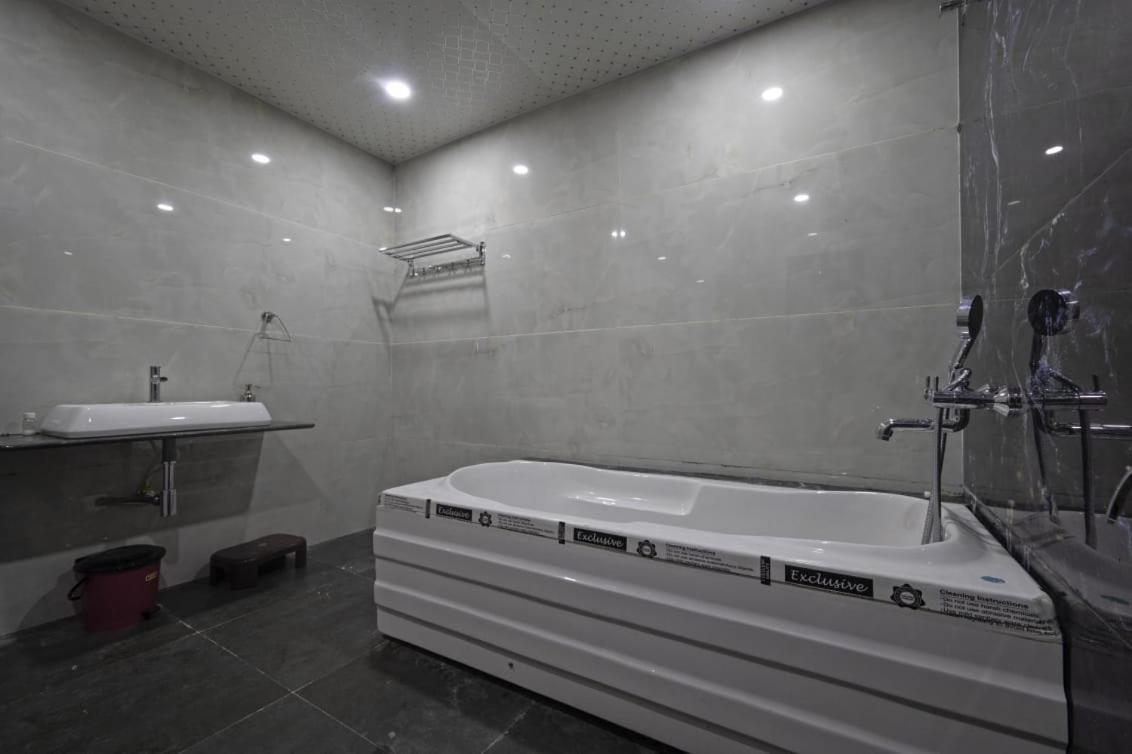 Fun Square Villa 로나발라 외부 사진